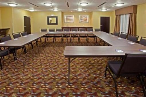фото отеля Holiday Inn Express Hotel & Suites Richwood-Cincinnati South