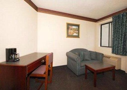 фото отеля Comfort Inn Belleville (Michigan)