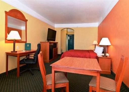 фото отеля Quality Inn and Suites Beachfront Galveston