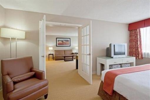 фото отеля Holiday Inn Hotel & Suites Marlboro