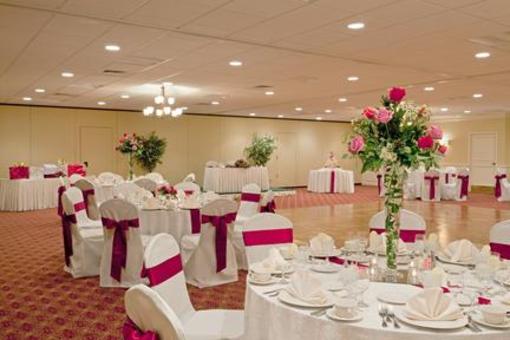 фото отеля Holiday Inn Hotel & Suites Marlboro
