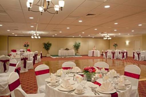 фото отеля Holiday Inn Hotel & Suites Marlboro
