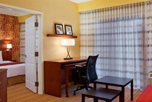 фото отеля Courtyard by Marriott Boston Milford
