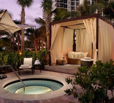 фото отеля One Bal Harbour Resort & Spa