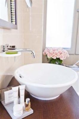 фото отеля Holiday Inn Garden Court Paris Elysees