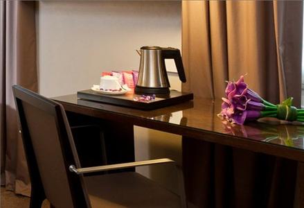 фото отеля Holiday Inn Garden Court Paris Elysees