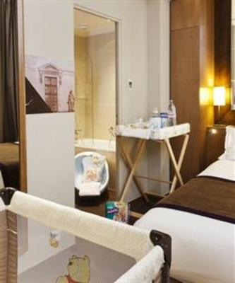 фото отеля Holiday Inn Garden Court Paris Elysees