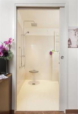 фото отеля Holiday Inn Garden Court Paris Elysees