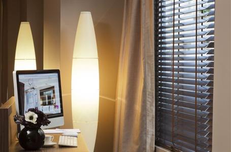 фото отеля Holiday Inn Garden Court Paris Elysees