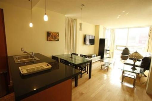 фото отеля Yonge Suites Furnished Apartments