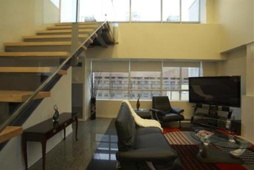 фото отеля Yonge Suites Furnished Apartments