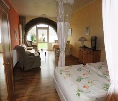 фото отеля Ferienwohnung Strandhof Mohnesee