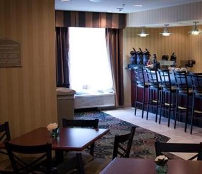 фото отеля Cobblestone Inn & Suites Marquette
