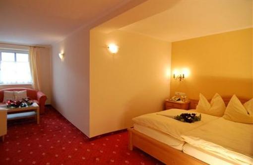 фото отеля Hotel Goldener Hirsch Reutte