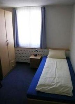 фото отеля Hirschen Backpackers Hotel Pub