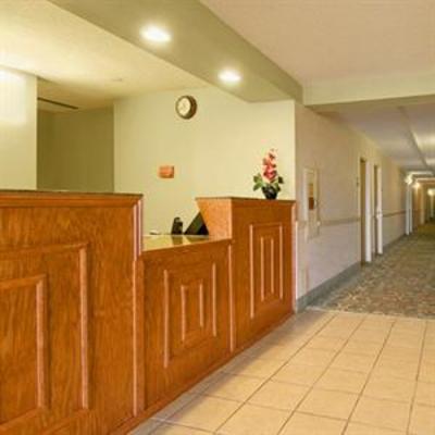 фото отеля Bellefontaine Inn and Suites