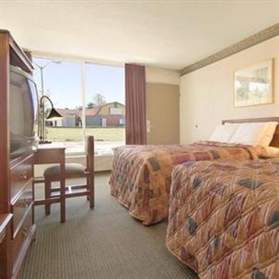 фото отеля Bellefontaine Inn and Suites
