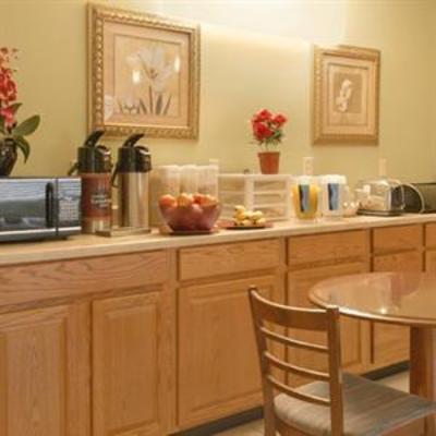 фото отеля Bellefontaine Inn and Suites