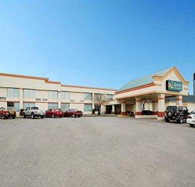 фото отеля Quality Inn and Suites Clarion