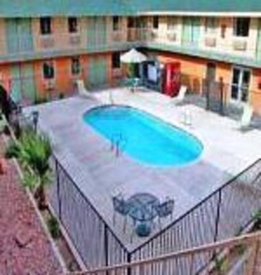 фото отеля Airport Inn and Suites