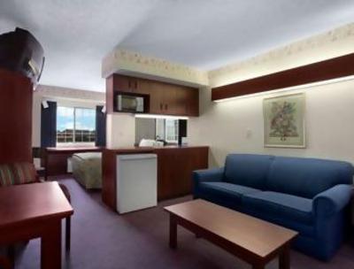 фото отеля Quality Inn & Suites Warren (Michigan)