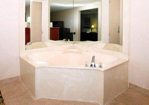 фото отеля Quality Inn & Suites Warren (Michigan)