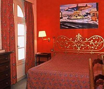 фото отеля Hostellerie Du Moulin De La Roque Althen-des-Paluds