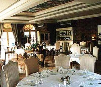 фото отеля Hostellerie Du Moulin De La Roque Althen-des-Paluds