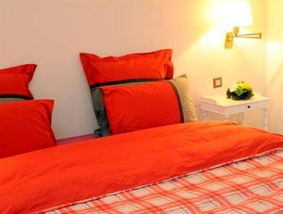 фото отеля Hostellerie Du Moulin De La Roque Althen-des-Paluds