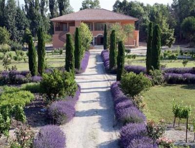 фото отеля Hostellerie Du Moulin De La Roque Althen-des-Paluds