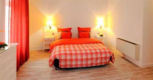 фото отеля Hostellerie Du Moulin De La Roque Althen-des-Paluds