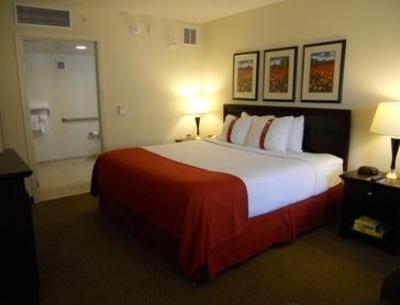 фото отеля Holiday Inn Hazlet
