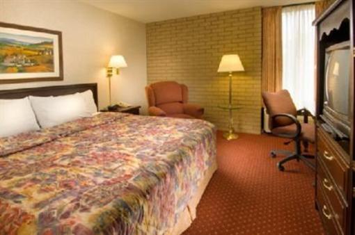 фото отеля Pear Tree Inn San Antonio Northeast