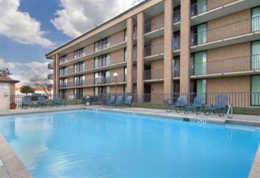 фото отеля Pear Tree Inn San Antonio Northeast