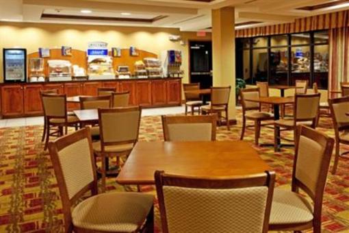 фото отеля Holiday Inn Express Hotel and Suites Hardeeville-Hilton Head