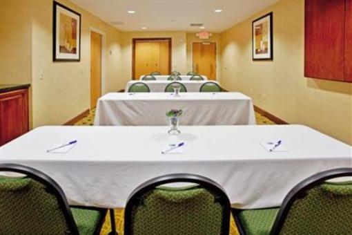 фото отеля Holiday Inn Express Hotel and Suites Hardeeville-Hilton Head