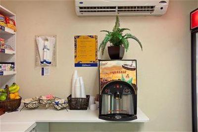 фото отеля Candlewood Suites Orange County Airport