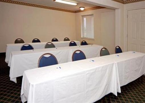 фото отеля Rodeway Inn & Suites Hwy 290 NW