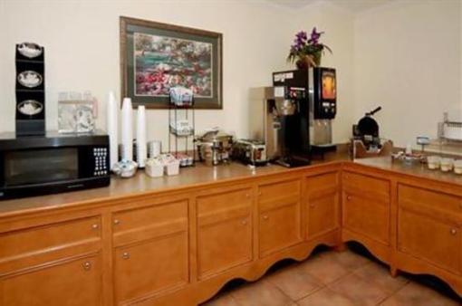 фото отеля Rodeway Inn & Suites Hwy 290 NW