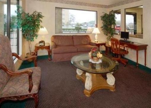 фото отеля Rodeway Inn & Suites Hwy 290 NW
