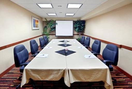 фото отеля Holiday Inn Express Hotel & Suites Sumner