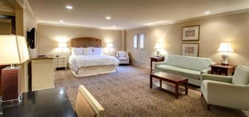 фото отеля Dauphine Orleans Hotel