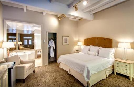 фото отеля Dauphine Orleans Hotel