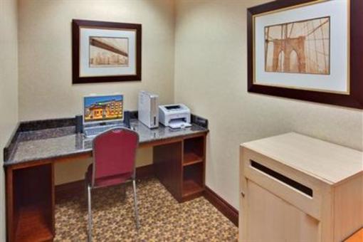 фото отеля Holiday Inn Express Hotel & Suites Brockville