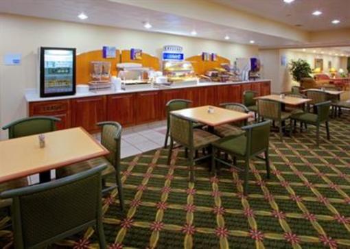 фото отеля Holiday Inn Express Hotel & Suites Browning