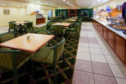 фото отеля Holiday Inn Express Hotel & Suites Browning