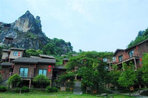фото отеля Red Lantern Log House Holiday Resort