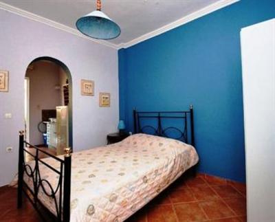 фото отеля Zorbas Apartments at Limnos Beach