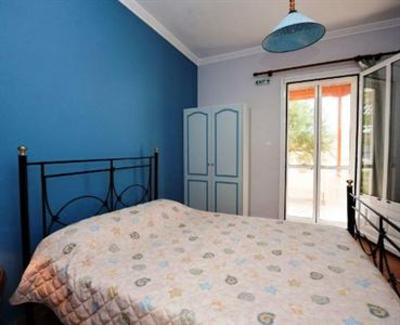фото отеля Zorbas Apartments at Limnos Beach