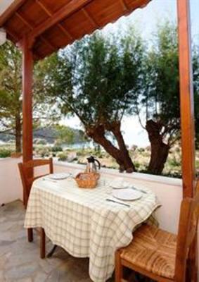 фото отеля Zorbas Apartments at Limnos Beach